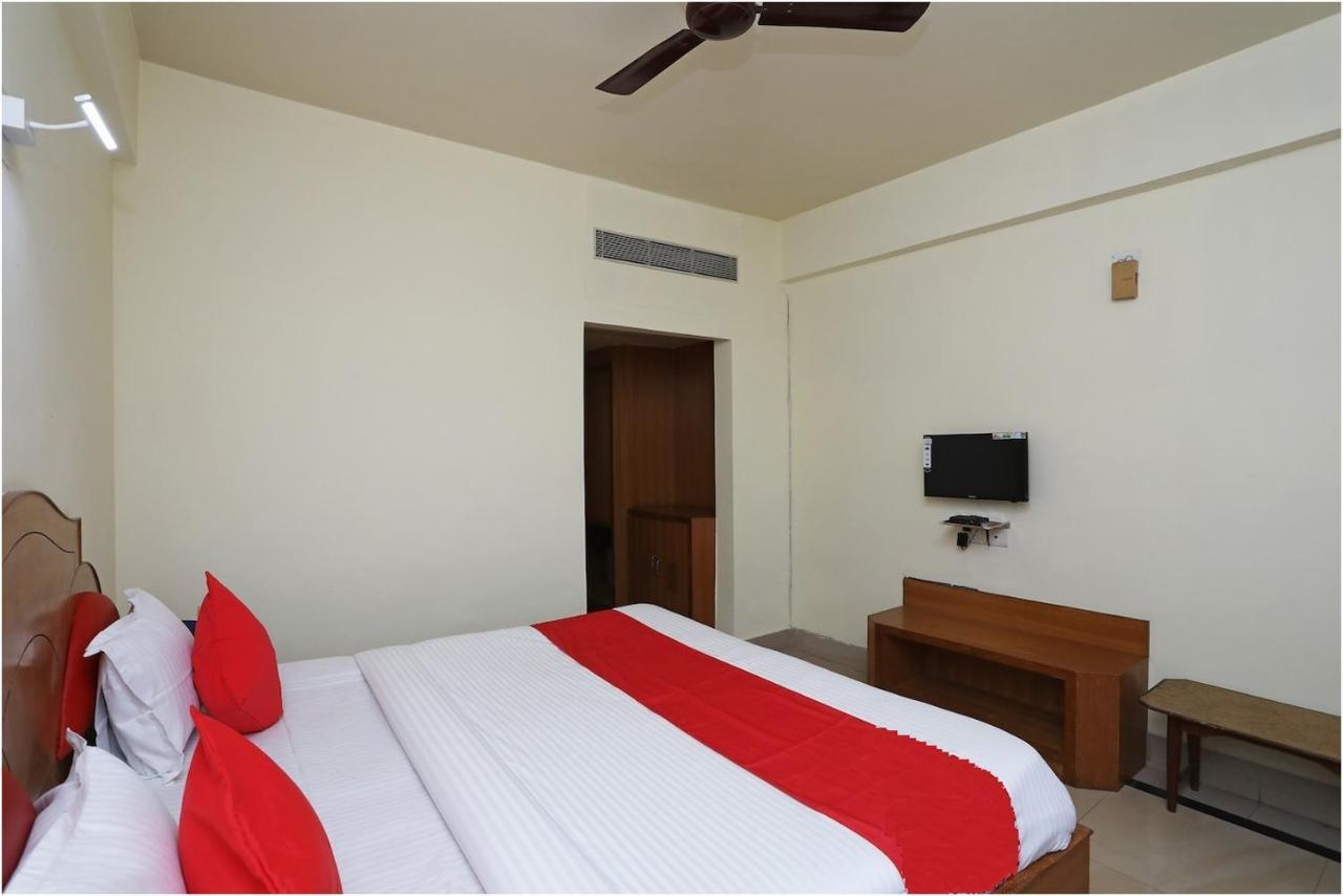 Hotel Keshari Μπουμπάνεσβαρ Εξωτερικό φωτογραφία